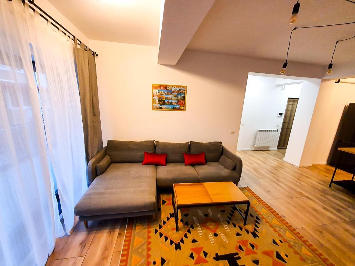 Ferienwohnung Urban Retreat: Industrial Chic 1Br Ap - Heart Of Bukarest Exterior foto