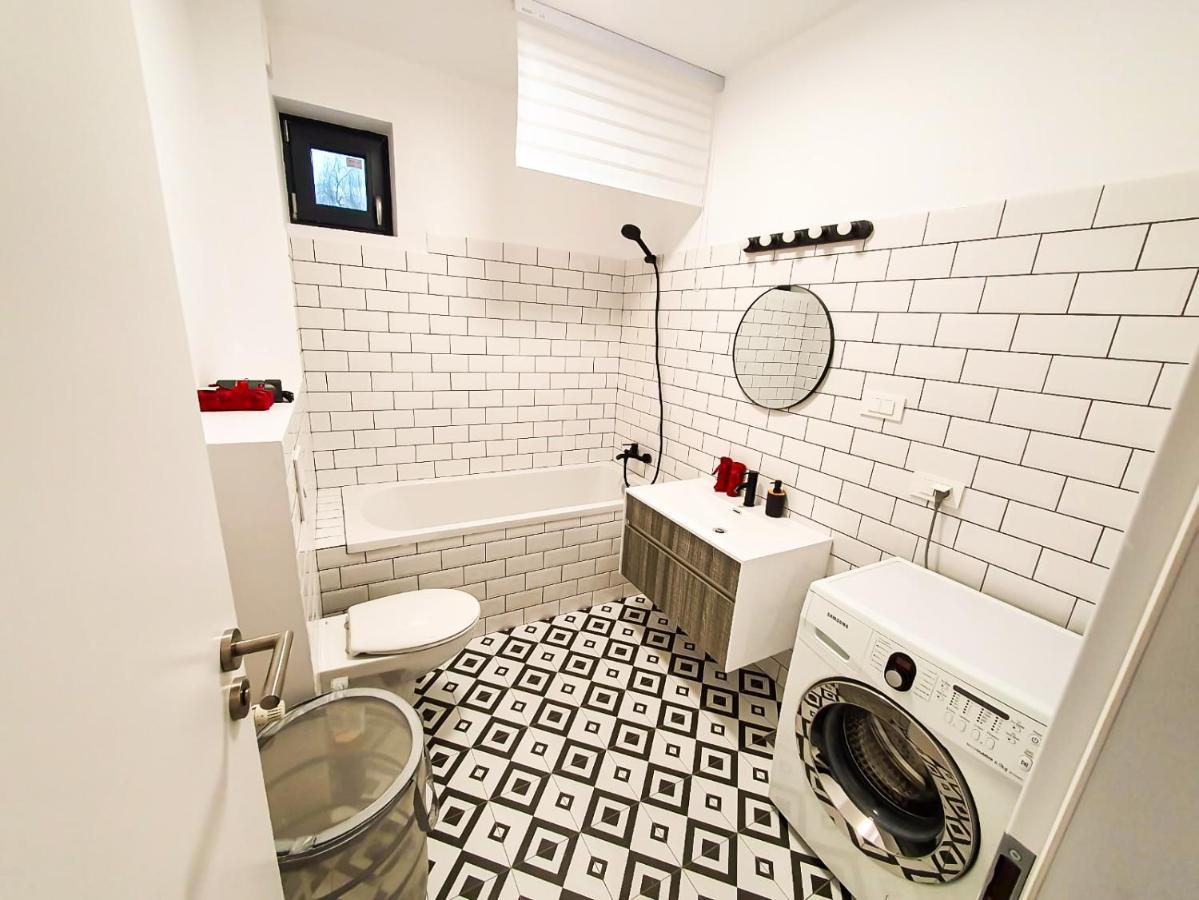 Ferienwohnung Urban Retreat: Industrial Chic 1Br Ap - Heart Of Bukarest Exterior foto
