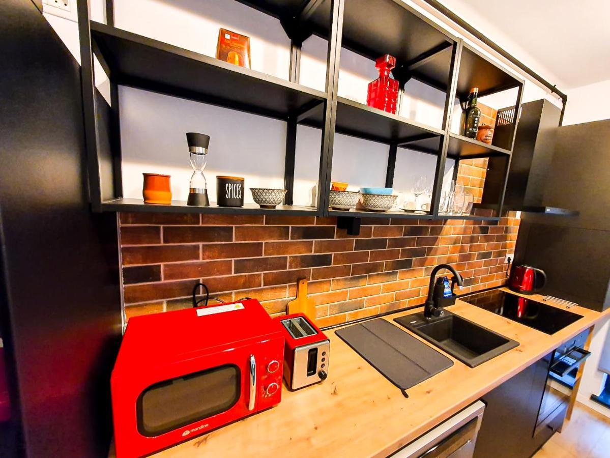 Ferienwohnung Urban Retreat: Industrial Chic 1Br Ap - Heart Of Bukarest Exterior foto