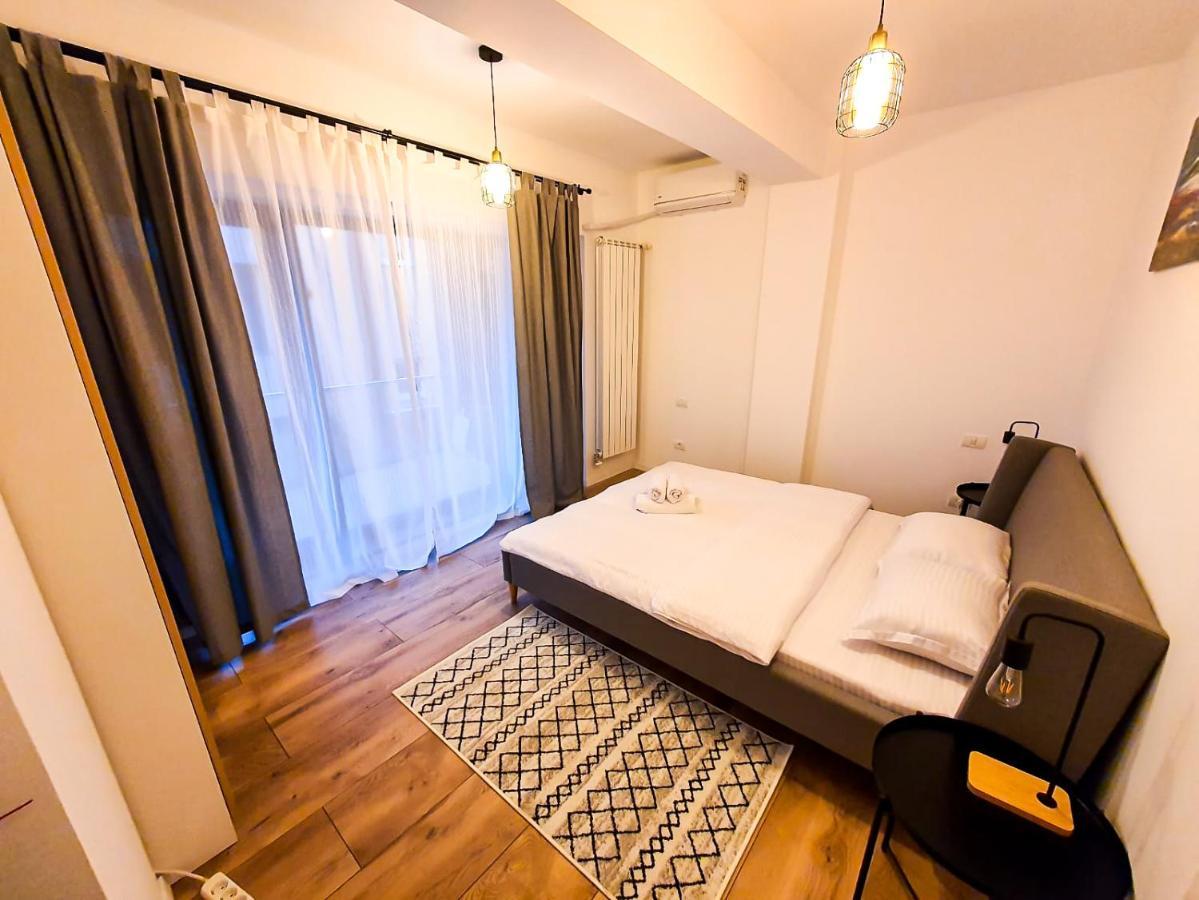 Ferienwohnung Urban Retreat: Industrial Chic 1Br Ap - Heart Of Bukarest Exterior foto