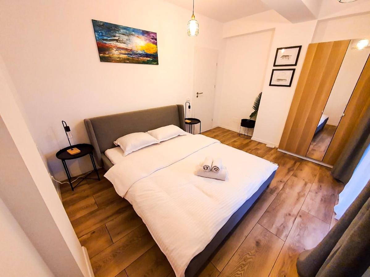 Ferienwohnung Urban Retreat: Industrial Chic 1Br Ap - Heart Of Bukarest Exterior foto