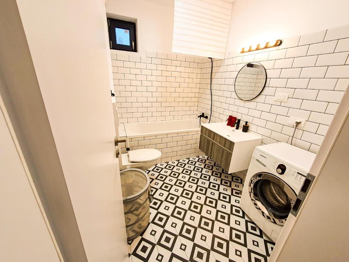 Ferienwohnung Urban Retreat: Industrial Chic 1Br Ap - Heart Of Bukarest Exterior foto