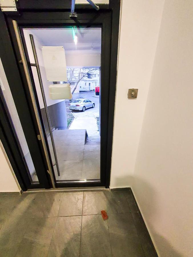 Ferienwohnung Urban Retreat: Industrial Chic 1Br Ap - Heart Of Bukarest Exterior foto